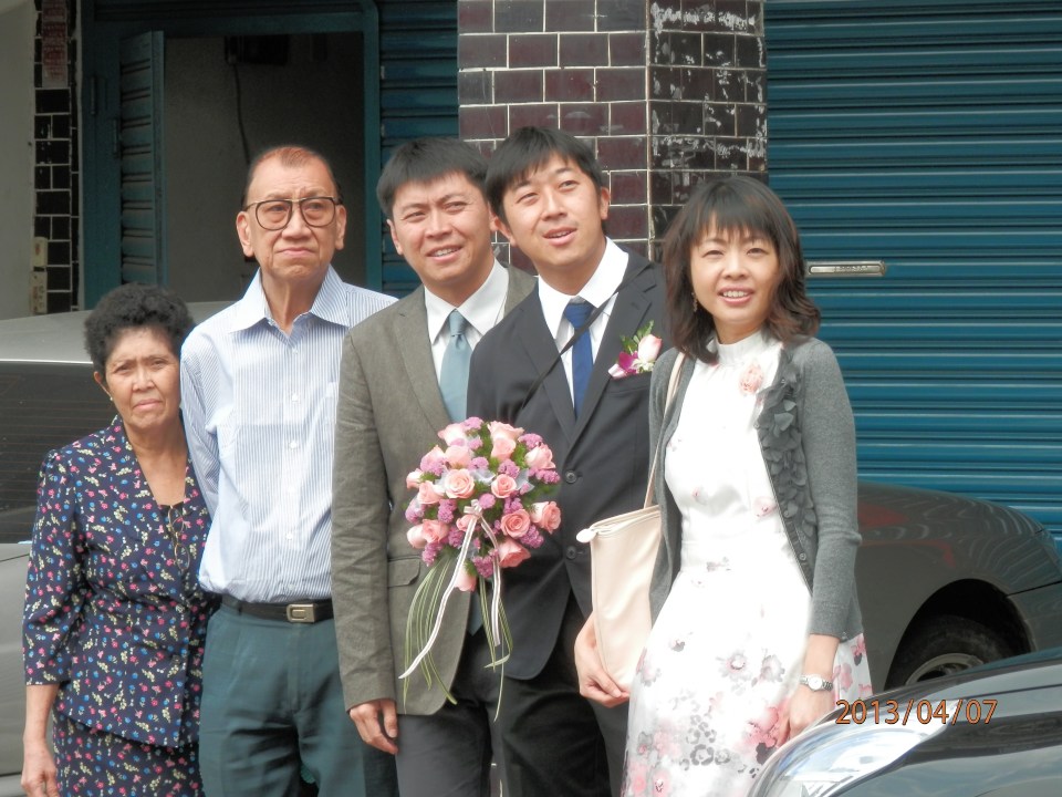 Waiting for the Car 等候車子