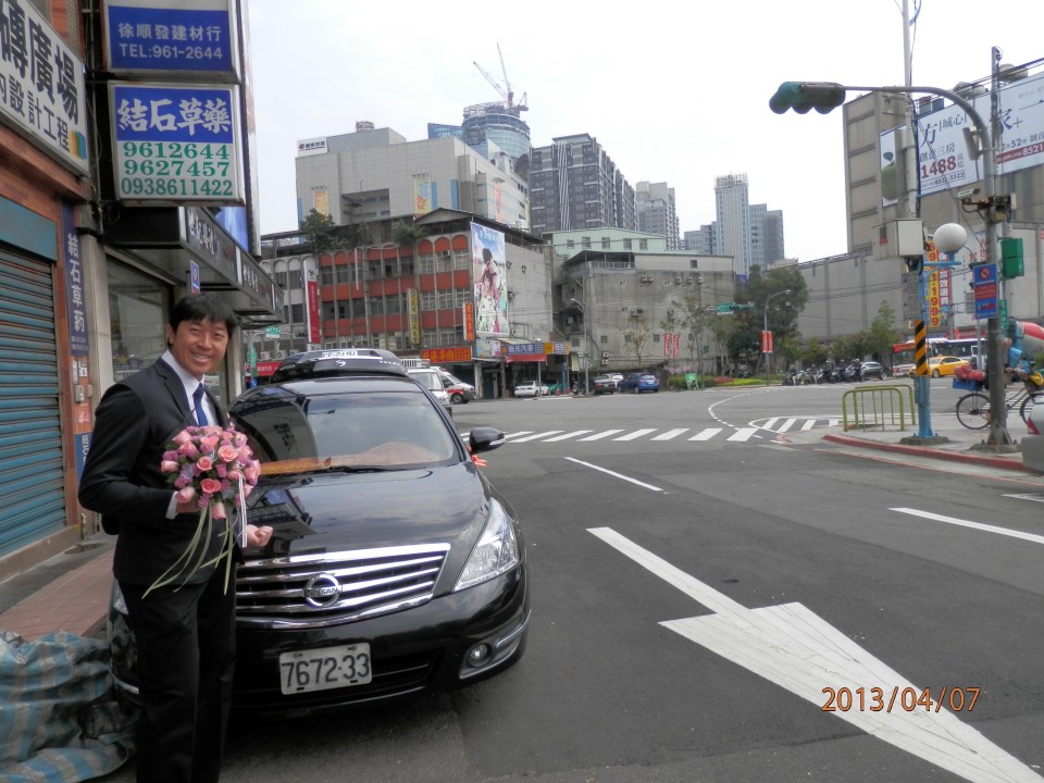 1000hrs Car about to roll out 準備出發