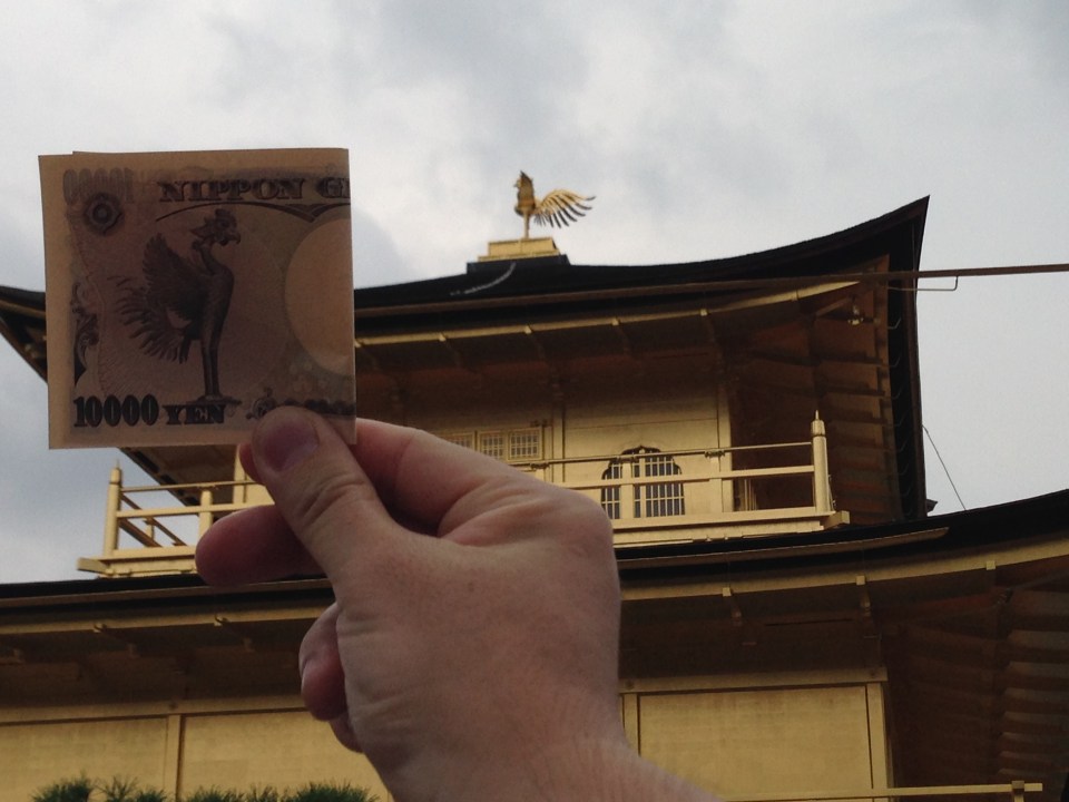 日币10000円背面-金阁寺屋頂的鳳凰。10000Yen note back- Pheonix on top of Kinkaku-Ji